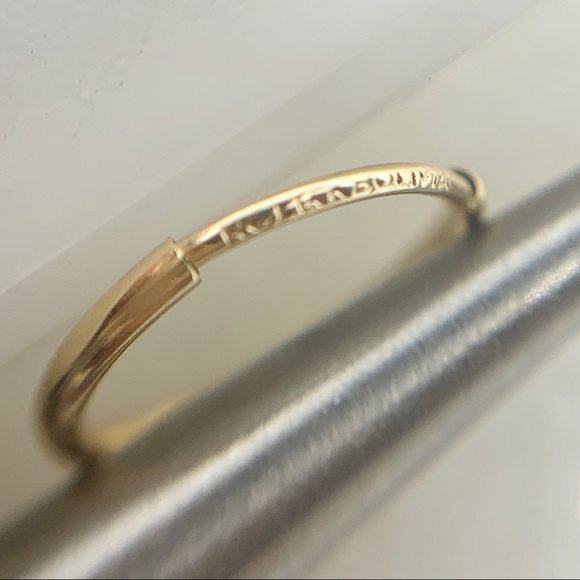 Solid 14k yellow gold small hoop earrings .3 grams - Picture 6 of 7